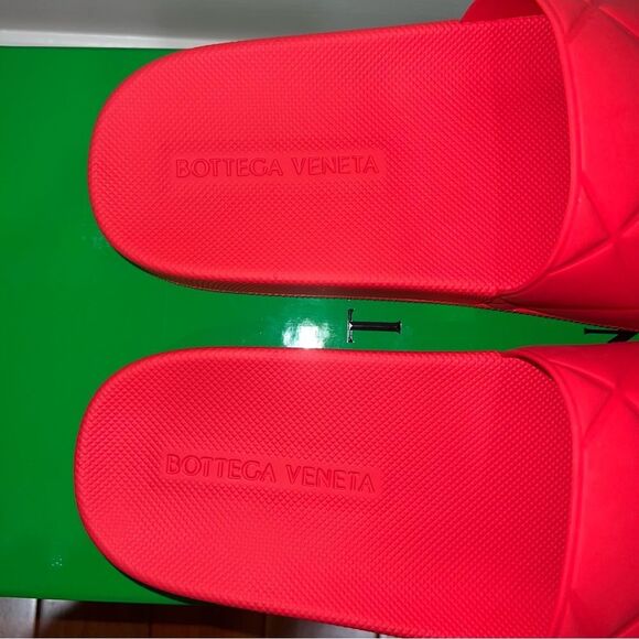 Bottega Veneta Men's Red/Orange Quilted Rubber Slide Sandals - Picture 5 of 16